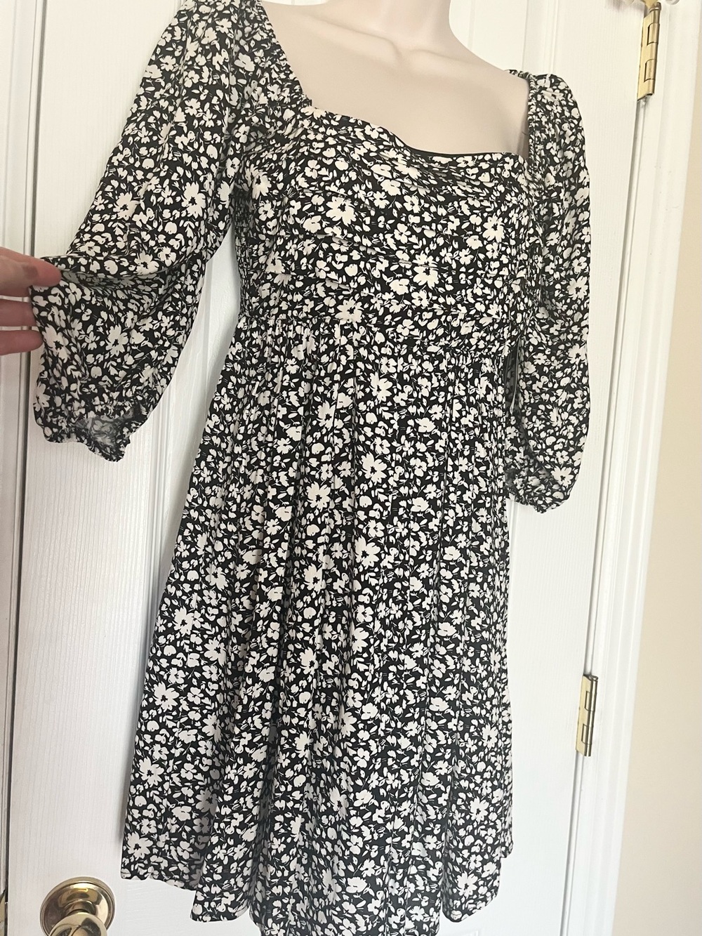 Black and White Floral Puff-Sleeve Dress - NWT - Size Medium